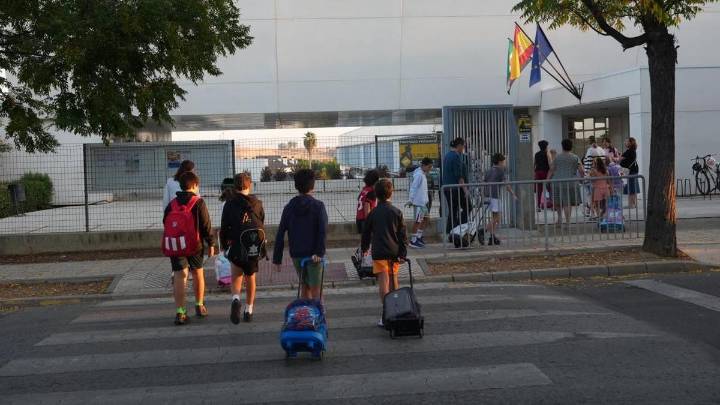 El Gobierno pretende reducir el número de alumnos por aula: Extremadura debe ajustar primaria y secundaria