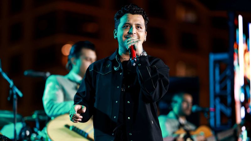 Christian Nodal critica la política migratoria de Trump durante su show