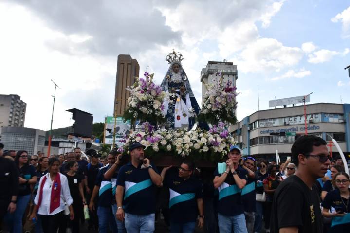 Multitudinaria misa y procesión en honor a Nuestra Señora del Socorro