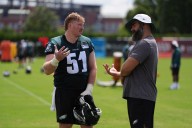 Eagles monitor Jurgens’ status ahead of Packers showdown