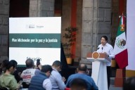 Anuncian beca y dos hospitales dentro del Plan Michoacán