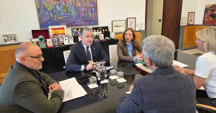 Salud se compromete a activar el 80% de los servicios del hospital de Estepona