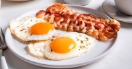 Get perfectly cooked fried eggs without flipping by adding 1 item to pan
