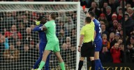 Por agredir a un compañero: la insólita expulsión de jugador del Everton en su victoria ante el Manchester United