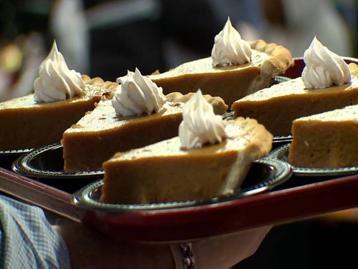 Las Vegas community unites to serve Thanksgiving meals
