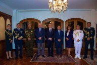 Jefe del Gabinete se reunió en Bolivia con funcionarios de la Embajada del Perú