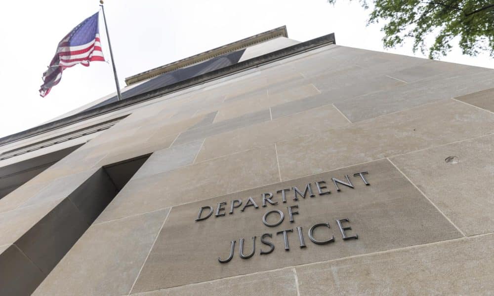 Juez reanuda investigación al Gobierno Trump por posible desacato al expulsar migrantes