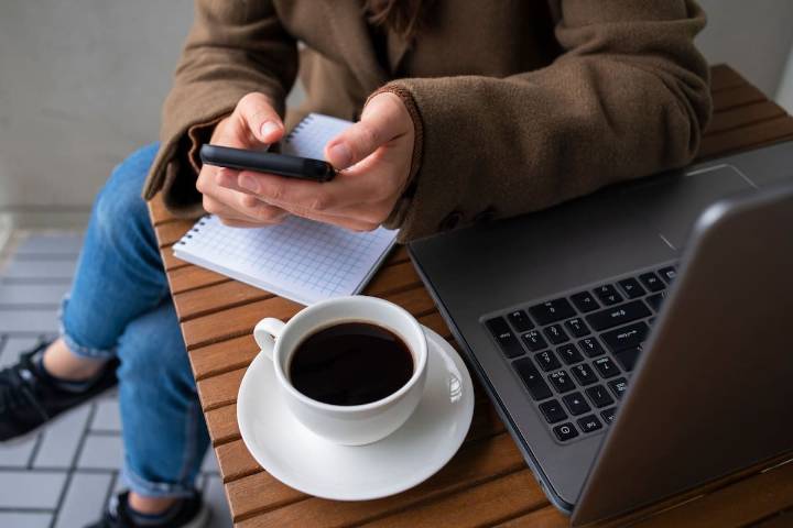 "Se buscan horarios más humanos". Ni remoto ni híbrido, el futuro laboral está en el microshifting