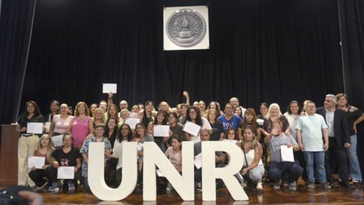 Empresas, instituciones y graduados ya se sumaron al programa de solidaridad universitaria de la UNR
