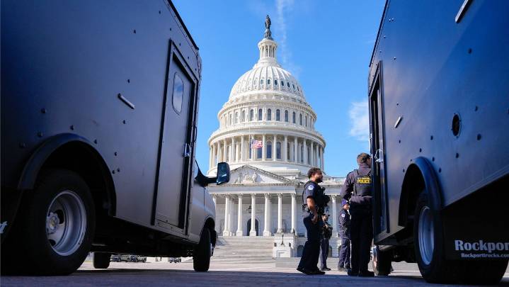 Dems eye longer shutdown as GOP plans bills sans health fix