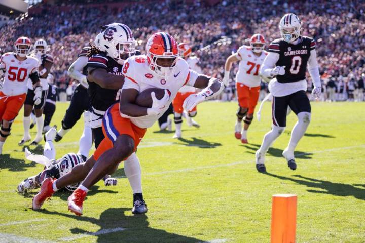 Klubnik's TD run, Jones' 2 picks lead Clemson to 4th straight win, 28