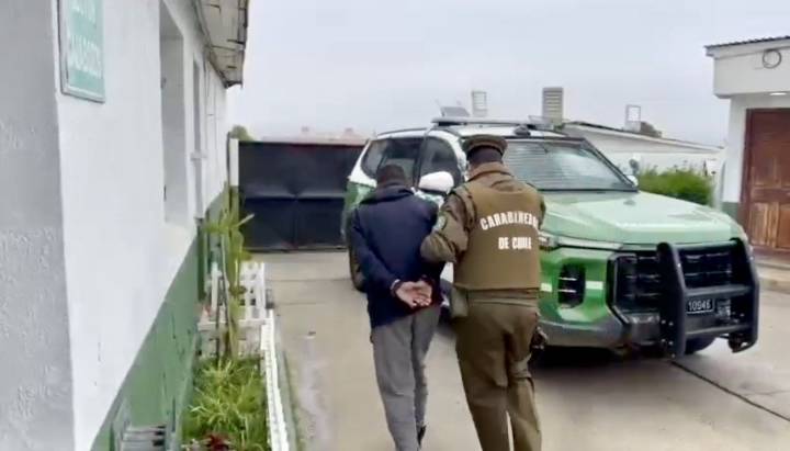 Dueña de casa sorprende a ladrón en Reñaca Alto y permite su rápida detención: sujeto mantiene una orden de detención vigente