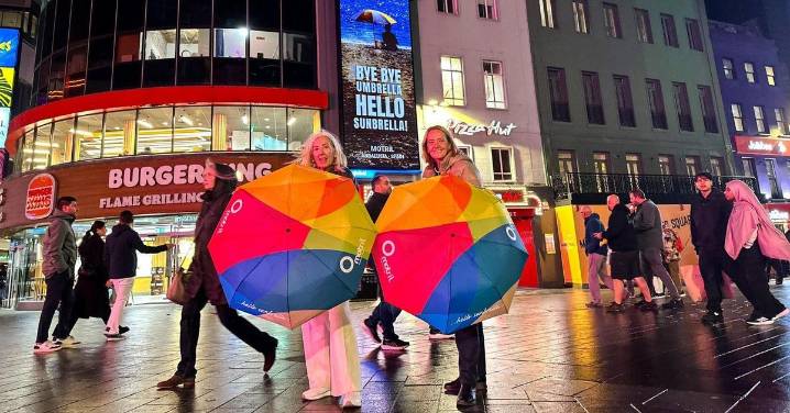 Motril presenta su campaña “Adiós sombrilla, hola parasol” en la World Travel Market de Londres