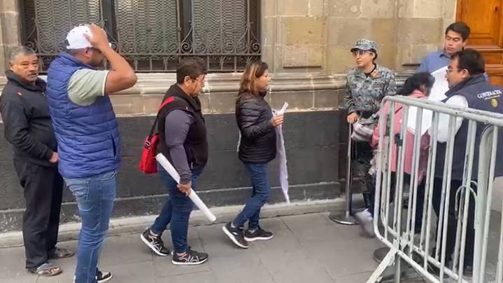 Sheinbaum se reúne con familiares de los 43