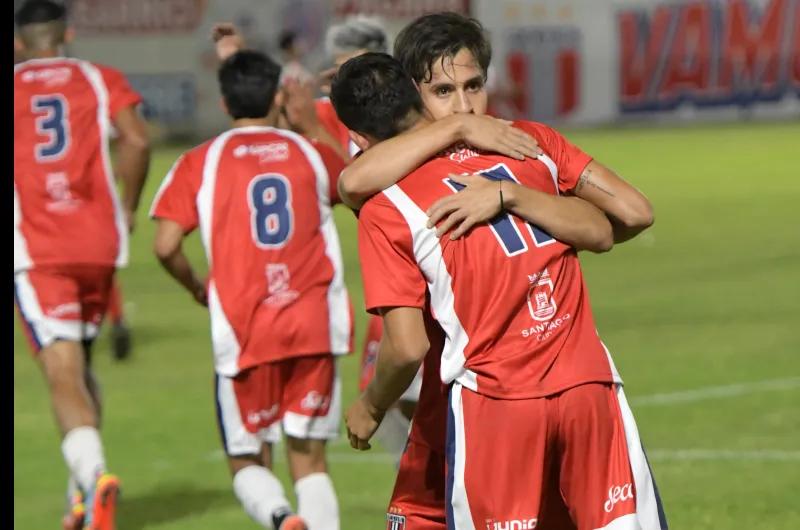 Unión Santiago aprovechó su chance y festejó en El Arenal
