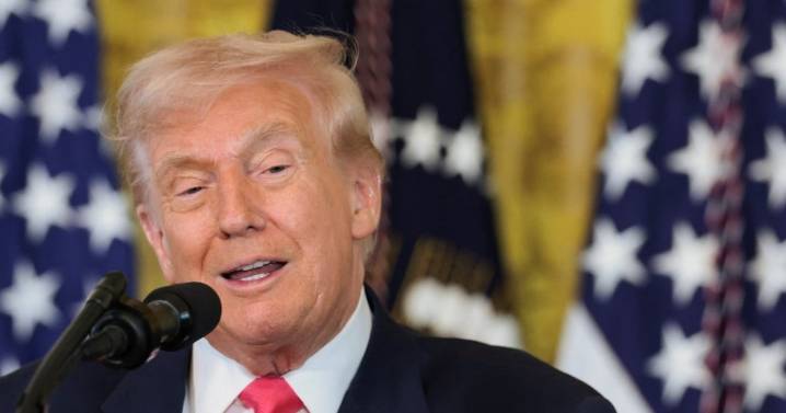 La BBC se disculpa con Trump por emitir discurso editado; descarta pagar indemnización