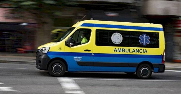 Un coche se estampa contra una casa en San Cristovo de Cea