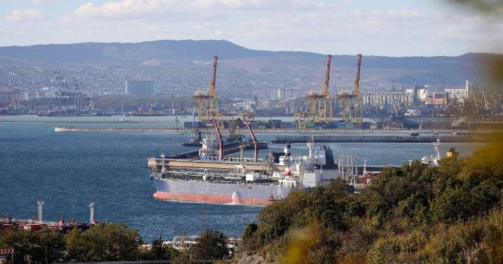 Ataque en el Mar Negro: Ucrania hace explotar dos petroleros rusos de la ‘Flota Sombra’