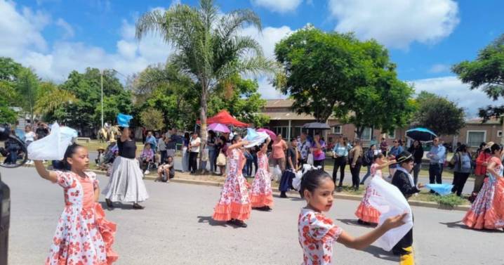 VIDEO. Tradicional desfile gaucho para despedir la Semana de la Tradición