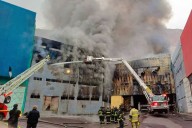 Grave incendio en Iquique destruyó dos edificios de la Zofri y movilizó a 15 compañías de Bomberos: esto es todo lo que se sabe del siniestro