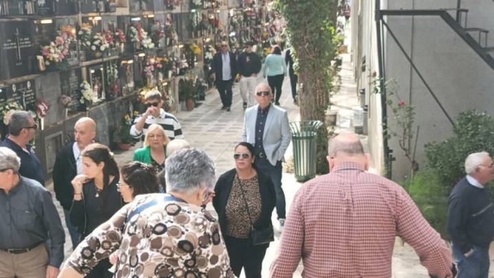 Los cementerios reciben la visita de los murcianos en el día de Todos los Santos