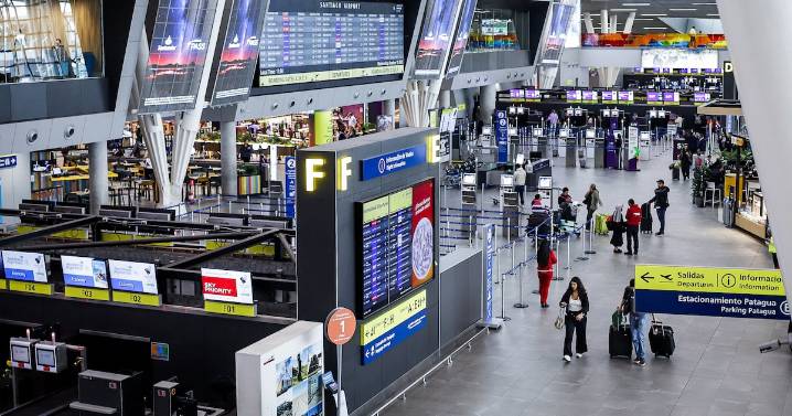 Tráfico aéreo internacional de pasajeros en Chile cae por segundo mes seguido, con peor desempeño de Brasil, Argentina, Perú y EE.UU.