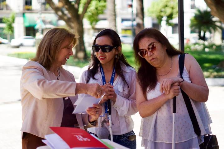 Autoridades regionales refuerzan medidas de voto asistido para personas con discapacidad en el Maule