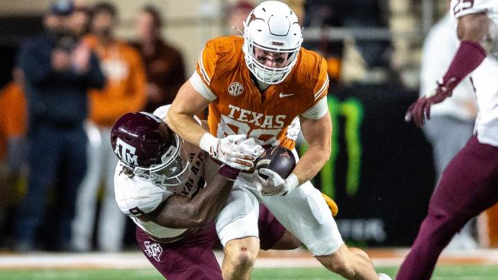 Longhorns top Texas A&M in Lone Star Showdown, finish regular season with 9