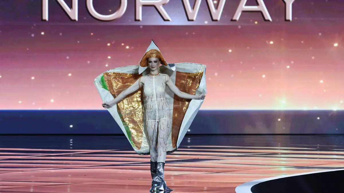 Miss Noruega sorprende en Miss Universo 2025 vestida como salmón