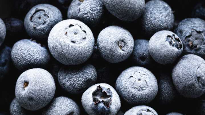 Why Frozen Blueberries Have A More Vibrant Color Than Fresh