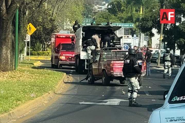 Choque de camión de la Guardia Nacional deja 5 oficiales heridos, en Uruapan
