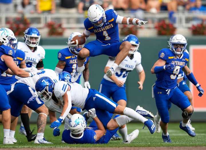 Where to watch South Dakota State Jackrabbits vs Illinois State Redbirds college football streaming live on demand without cable today; Kickoff time, TV channel, spread, odds
