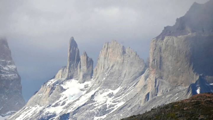 Emergencia en Torres del Paine deja un fallecido y mantiene activa la búsqueda de una turista extraviada
