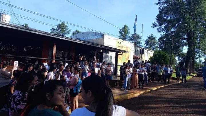 Colonia Victoria marchó por Gabriela: piden justicia y explicaciones por presuntos abusos