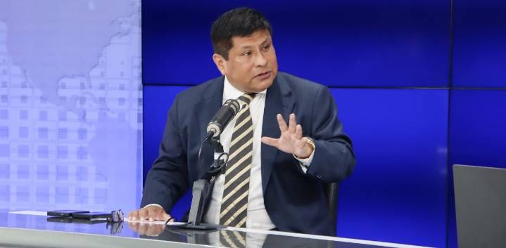 Ministro de Justicia inicia medidas disciplinarias contra jefe del INPE tras denuncias por sobornos