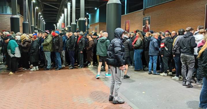 Manchester United respond as hundreds of unhappy fans fume at Old Trafford delay
