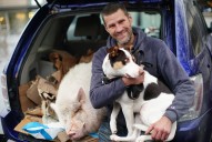 A veteran lived in a car with his 250-pound pig for months. Portland first responders found them homes