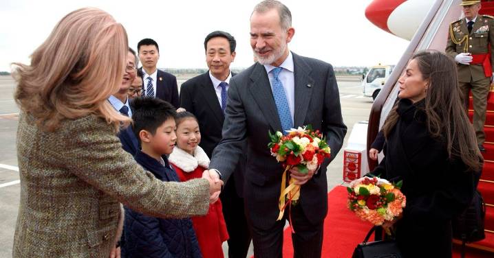Los Reyes arrancan una visita a China con la que reforzar los lazos con Pekín