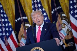 Trump pide investigar vínculos de Epstein con figuras políticas y financieras