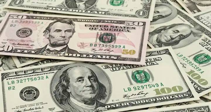 Estas son las tres monedas que le han ganado al dólar en 200 años de dominio global