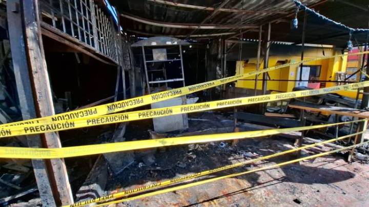 Entre ruinas y olor a quemado, así quedó la taquería que explotó en Mazatlán