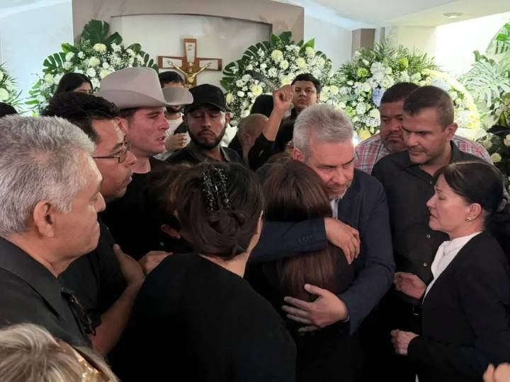 Llaman “asesino” a Ramírez Bedolla en funeral de Carlos Manzo