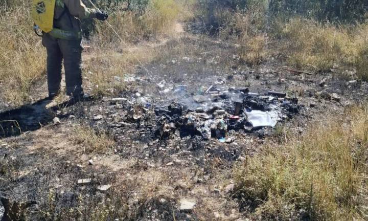 Combaten quema de basura en Villa de Pozos