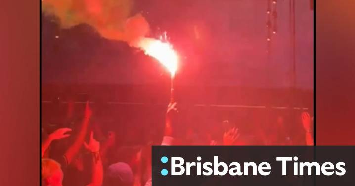 Flares thrown into crowd at first Oasis gig in Melbourne