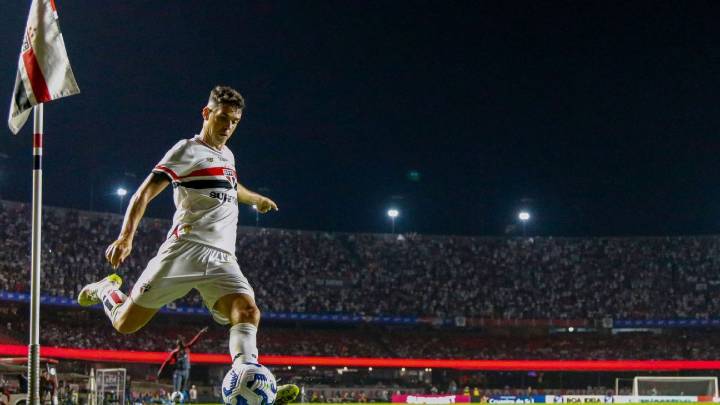 Ex-Chelsea midfielder Oscar in hospital after abnormal fitness test