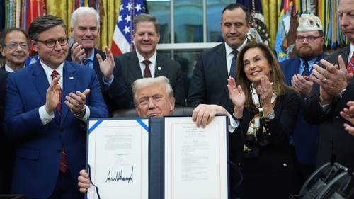 Trump firma proyecto de ley de financiación que pone fin a un cierre de gobierno de 43 días