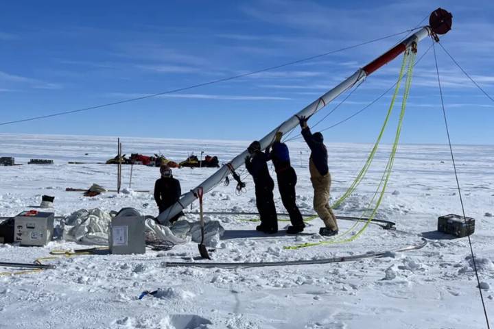 Unos investigadores hallan un pedazo de hielo de hace seis millones de años. Lo realmente valioso es el aire atrapado en su interior