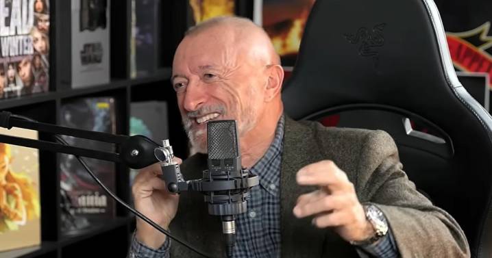 Pérez-Reverte elige los cinco libros que todo el mundo debería leer