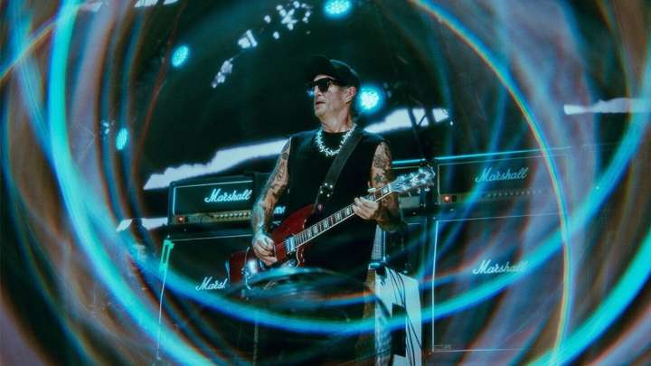 Tito Fuentes reaparece en concierto de Molotov pero "no puede hablar"