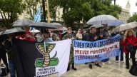 Una multitud marchó en Plaza de Mayo y pidió liberar a militares represores